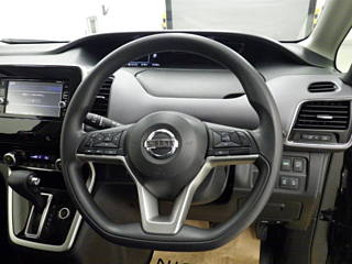 NISSAN SERENA 2017