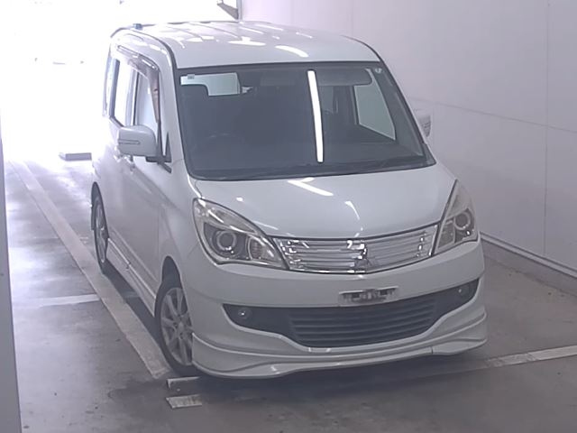 MITSUBISHI DELICA D2 2013