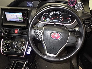 TOYOTA VOXY 2014