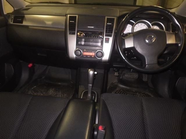 NISSAN TIIDA 2008