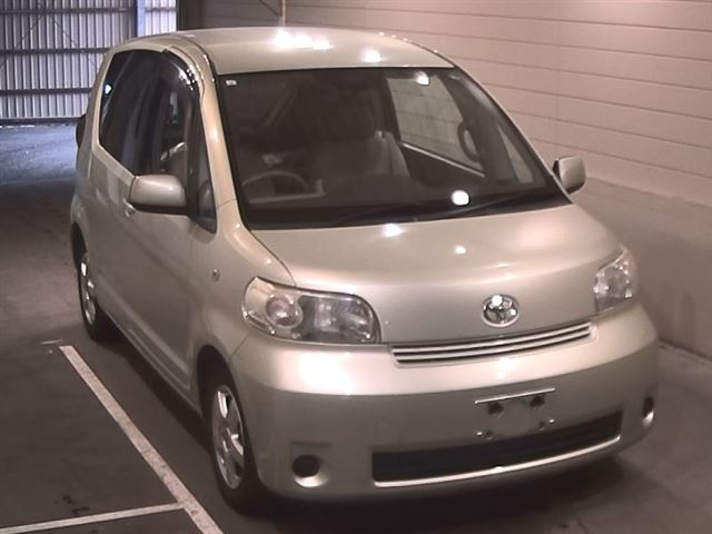 TOYOTA PORTE 2009