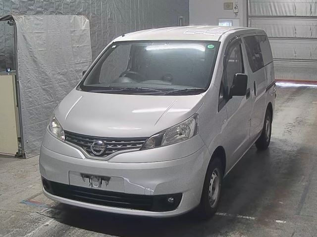 NISSAN NV200 2018