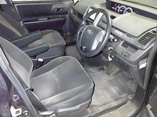 TOYOTA VOXY 2012