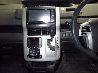 TOYOTA VOXY 2012