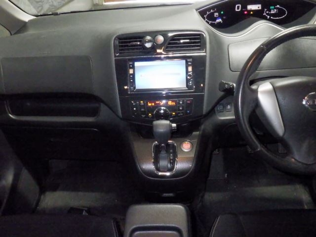 NISSAN SERENA 2013