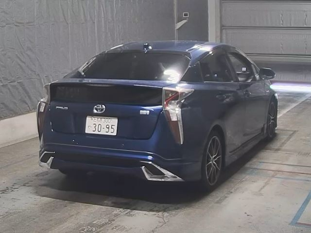TOYOTA PRIUS 2016