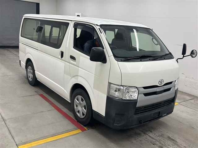 TOYOTA HIACE VAN 2020