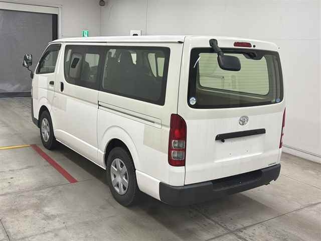 TOYOTA HIACE VAN 2020