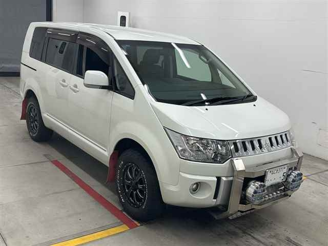 MITSUBISHI DELICA D5 2010