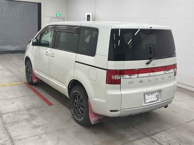 MITSUBISHI DELICA D5 2010