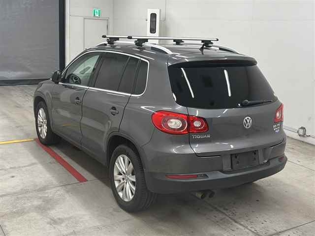 VOLKSWAGEN TIGUAN 2011