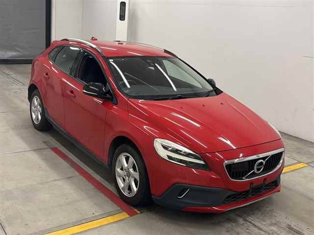 VOLVO V40 2017