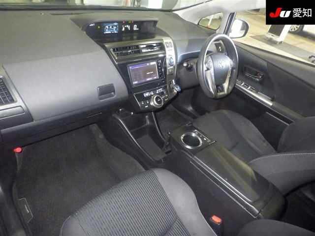 TOYOTA PRIUS ALPHA 2015