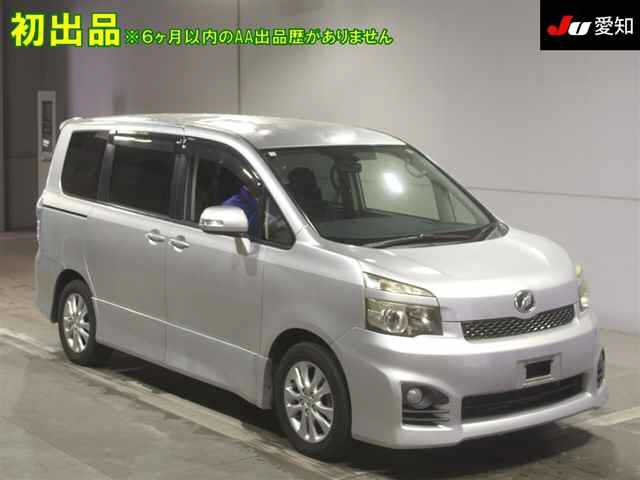 TOYOTA VOXY 2010
