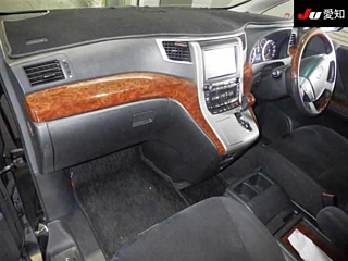 TOYOTA VELLFIRE 2010