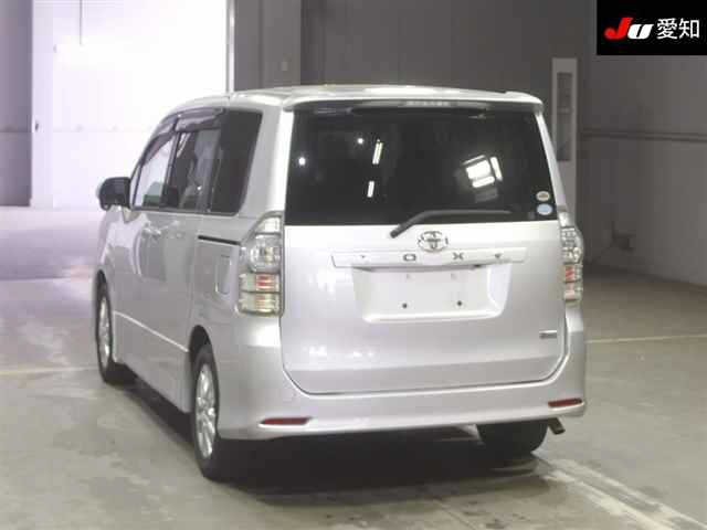 TOYOTA VOXY 2010