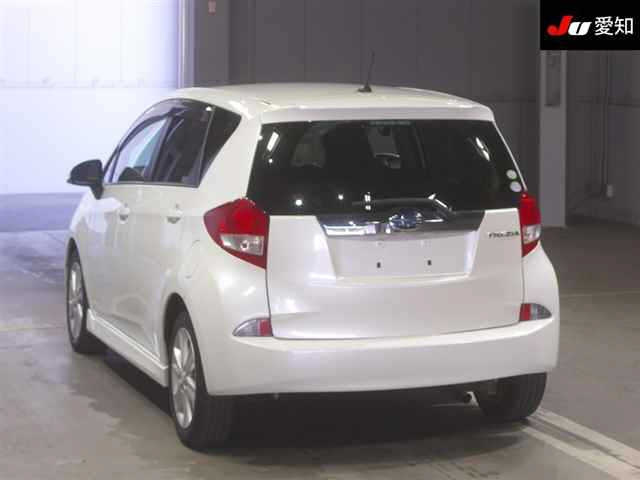 SUBARU TREZIA 2011