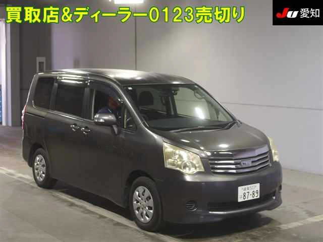 TOYOTA NOAH 2012