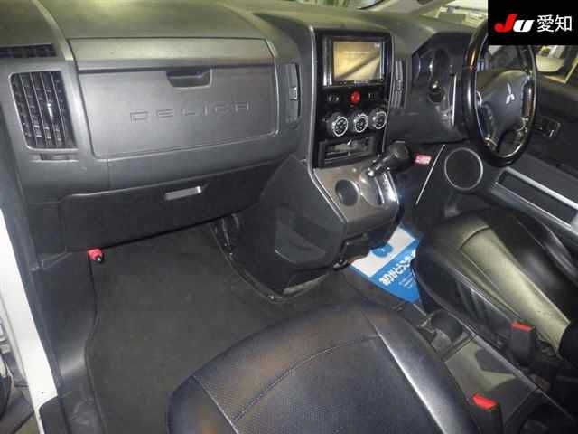 MITSUBISHI DELICA D5 2013