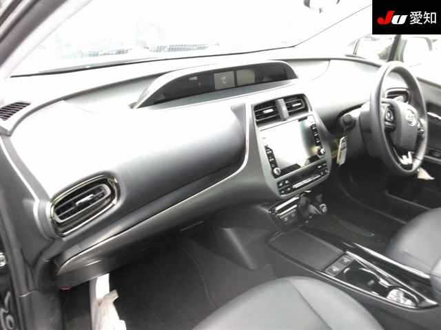 TOYOTA PRIUS 2021