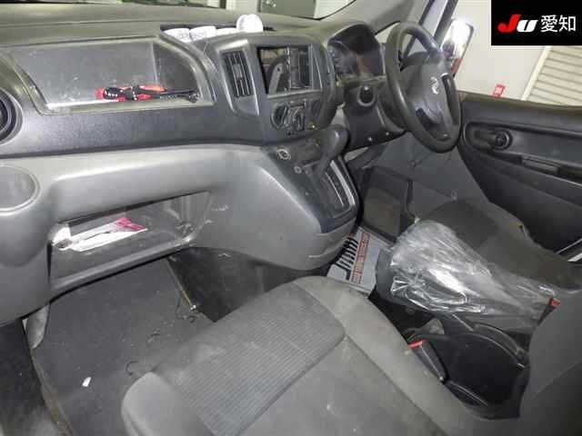 NISSAN NV200 2010