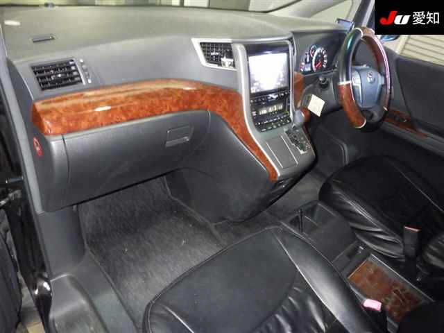 TOYOTA VELLFIRE 2010