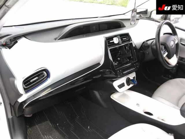 TOYOTA PRIUS 2016