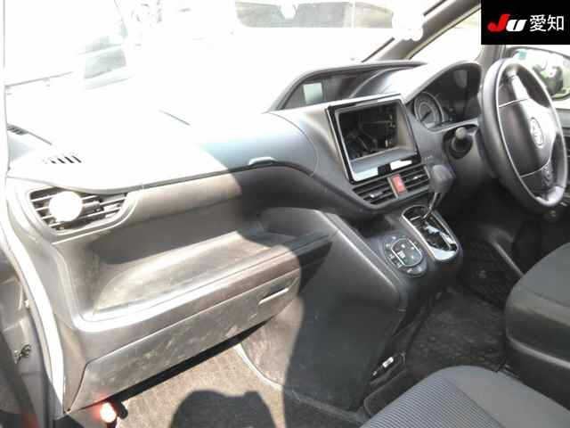 TOYOTA NOAH 2018