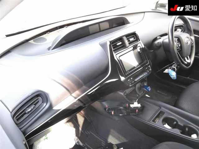 TOYOTA PRIUS 2021