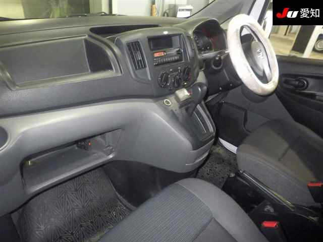 NISSAN NV200 2010