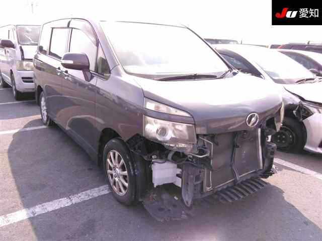 TOYOTA VOXY 2012