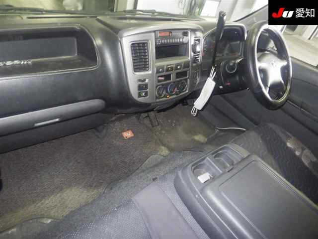 NISSAN CARAVAN BUS 2010