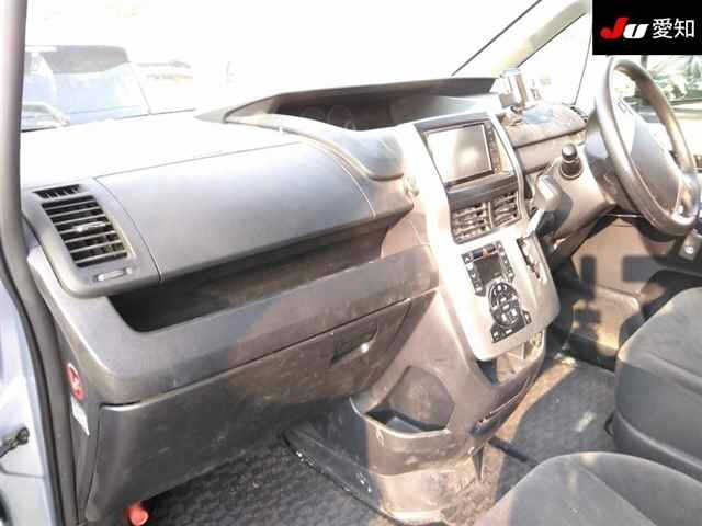 TOYOTA NOAH 2012