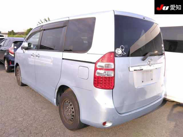 TOYOTA NOAH 2012