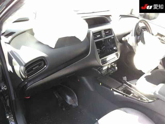 TOYOTA PRIUS 2021