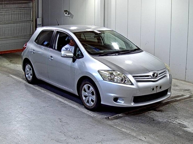 TOYOTA AURIS 2010
