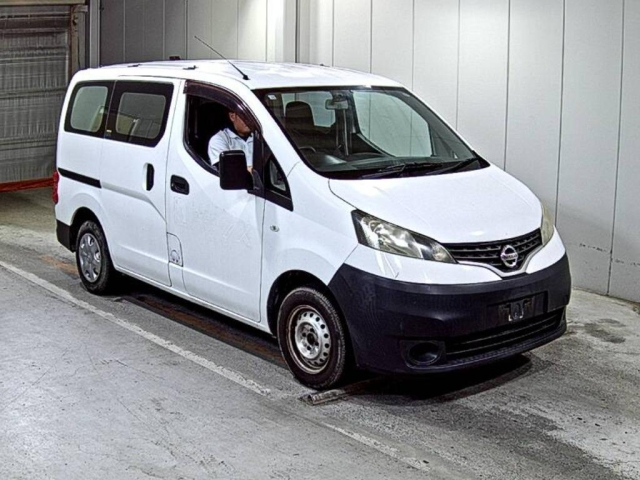 NISSAN NV200 2013