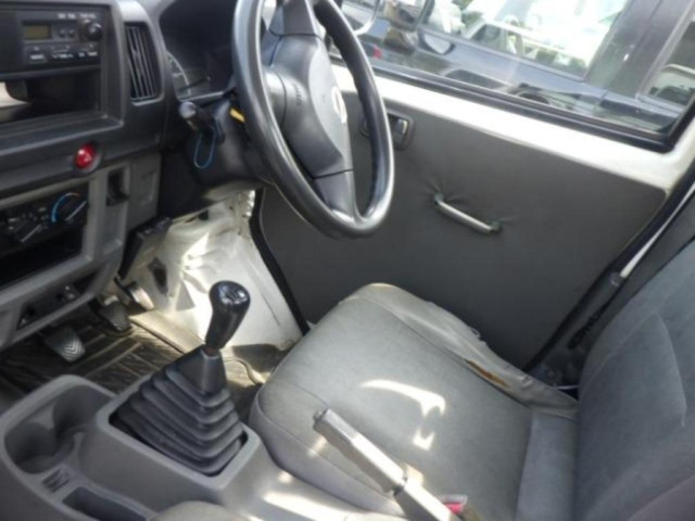 NISSAN CLIPPER TRUCK 2010