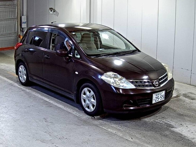 NISSAN TIIDA 2011