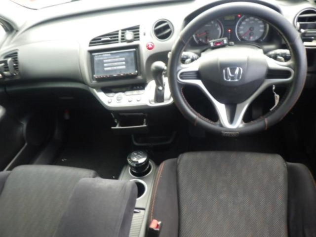 HONDA STREAM 2010