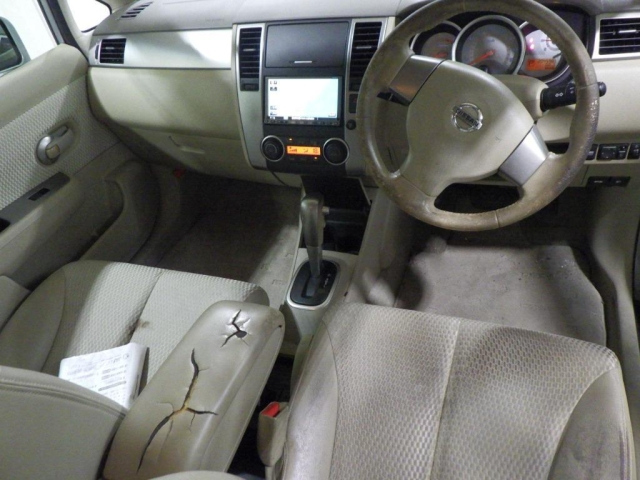 NISSAN TIIDA 2010