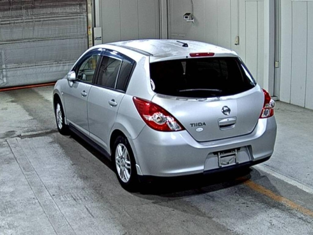 NISSAN TIIDA 2010