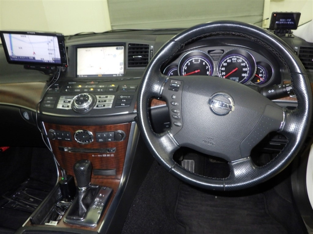 NISSAN FUGA 2009