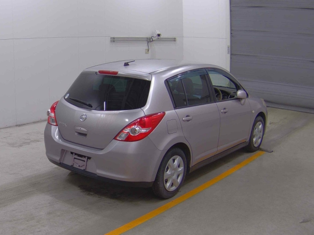 NISSAN TIIDA 2010