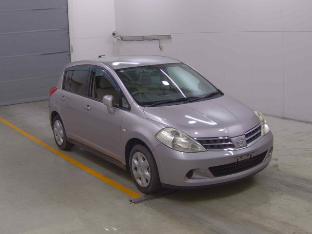 NISSAN TIIDA 2010