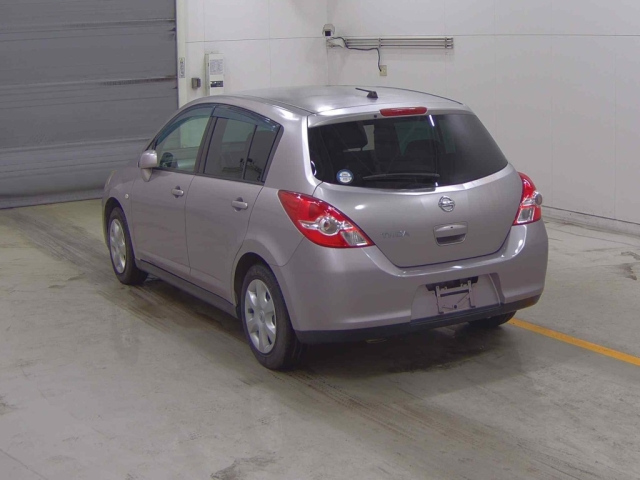 NISSAN TIIDA 2010