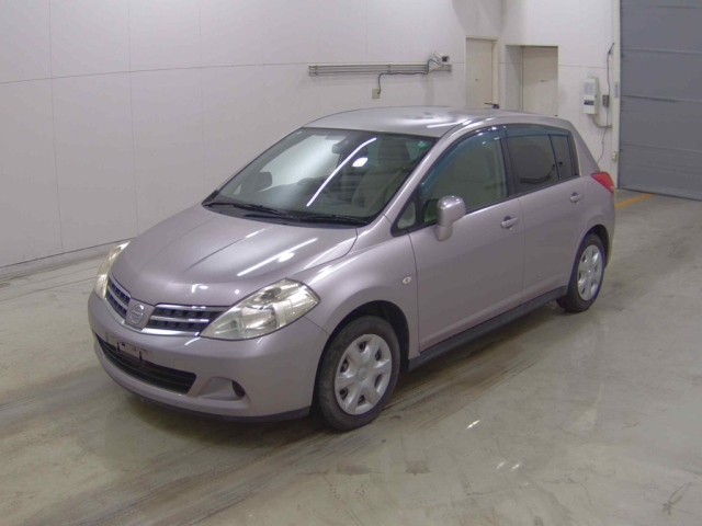 NISSAN TIIDA 2010