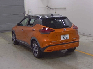NISSAN KIX 2021
