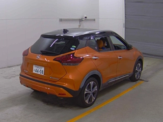 NISSAN KIX 2021