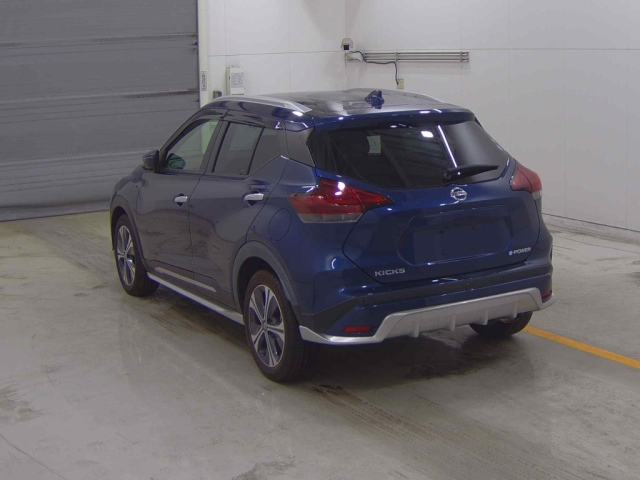 NISSAN KIX 2020